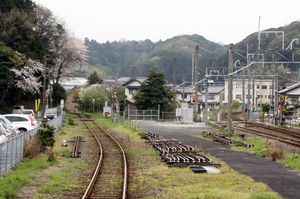 시지미역에서 분기하는 키스키선(좌)과 산인 본선