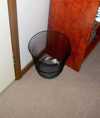 실내용 쓰레기통의 예