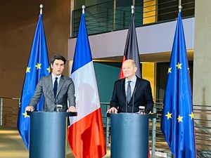 2024년 2월 5일 베를린에서 독일 총리 올라프 숄츠와 만난 아탈