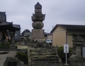 도도 다카토라의 묘(쓰시 간쇼인)