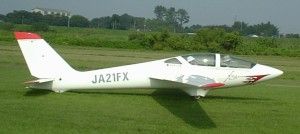 곡예 세계 선수권 대회에서도 사용되는, 모든 곡예가 가능한 2인승 글라이더(Fox)