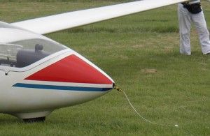 글라이더에 부착된 항공기 견인 로프