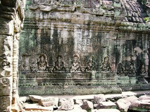 벽면에 새겨진 관세음보살