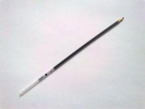 투명한 플라스틱 재질의 잉크 카트리지(리필)