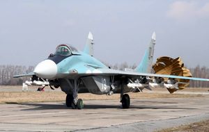 MiG-29는 이착륙 시 공기 흡입구 덮개를 닫고 후면의 보조 공기 흡입구를 사용하여 조류나 이물질 흡입 사고를 방지하는 장치가 장착되어 있다.
