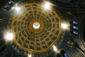 돔을 올려다본 모습