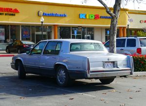 캐딜락 세단 드빌(1992년형) 후측면