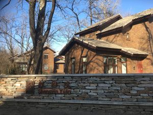 1946년에 지어진 셩잉위안(勝因院)에는 교직원을 위한 주택들이 있다.