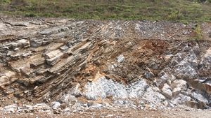 국지도 제82호선 도로변 공사현장의 노두, 금성면 월굴리