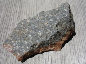 호상철광층 하부의 그린스톤 벨트 화산암