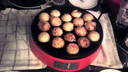 가정용 전기식 타코야키 기기의 예