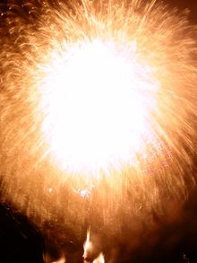 해상 불꽃 축제 대형 옥 구슬 연발