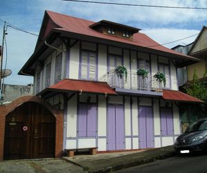 세페루에서 멀지 않은 곳에 복원된 크리올 저택.