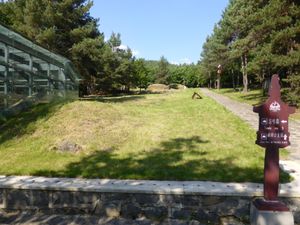 5호묘와 뒤편의 정혜공주묘