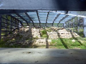 일부 붕괴된 5호묘의 모습