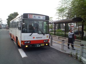 역 앞의 난카이 윙 버스 승차장