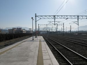 진해 방향 승강장