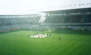 에페트 아레나 경기장의 2002년 11월 경기일 내부 모습