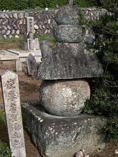 토다이지(반묘) 오륜탑(전 쵸겐 묘탑)