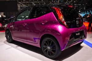 토요타 아이고(후기형) 후측면