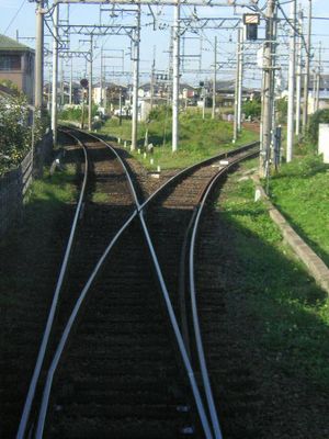연락선과의 분기점. 왼쪽이 신오지역 방면.