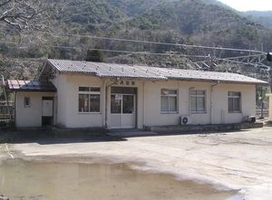 신히키다역 구 역사 (2006년 3월)