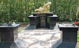 아구스틴 라라의 묘