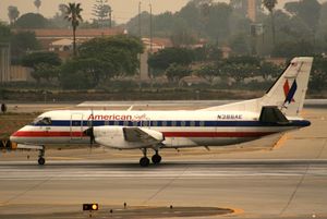 사브 340B플러스. 2007년 로스앤젤레스 국제공항에서 운항하던 아메리칸 이글 항공 소속 항공기.