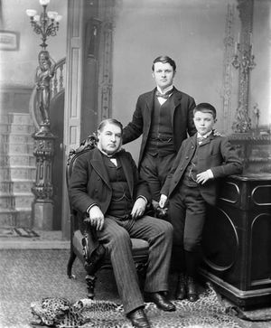 찰스 터퍼와 그의 아들 찰스 히버트 터퍼 그리고 그의 손자, 1891년 3월