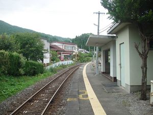 동일본 대지진 피해 전의 승강장 (2007년 9월)