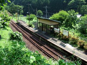 과거의 히쓰역 대합실 (2006년 6월)