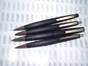 LAMY 2000 시리즈. 위에서부터 샤프 펜슬, 4색 볼펜, 만년필, 볼펜