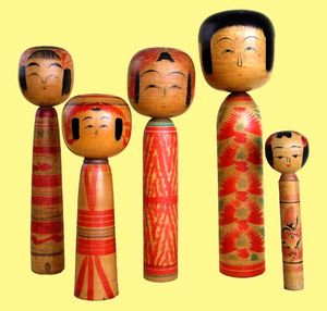 12계통의 고케시 중, 왼쪽부터 쓰치유계(아베 지스케 작), 야지로계(신야마 규지 작), 도가리타계(사토 나오스케 작), 자오타카유계(사이토 겐키치 작), 사쿠나미계(다카하시 호키치 작).