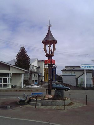 역 앞에 있는 버스 터미널에 설치된 "마터호른의 종"