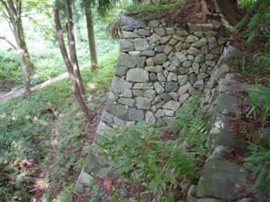 니노마루 동쪽 아래의 석벽