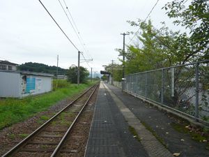 승강장 (2007년 9월, 당시에는 남쪽 출구만 있었음)