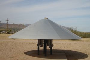 화이트 샌즈 미사일 시험장 미사일 공원에 전시 중인 미 공군 에어로셸 "플라잉 소서"