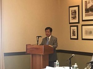 강연하는 가네하라