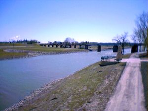 그랜드 포크스 강가에서 본 그레이터 그랜드 포크스의 레드 강