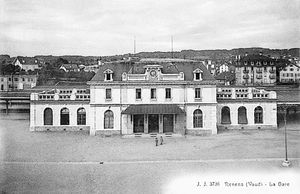 1908년에 개업한 역 건물