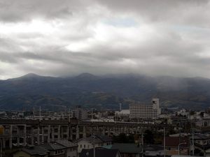 야마가타 신칸센과 멀리 아즈마 고후지