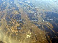 사진 중앙 멀리 보이는 기쓰레가와 연구소 테스트 코스. 야이타시 상공에서 사쿠라시 방향을 촬영.