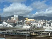 호쿠리쿠 신칸센 콘코스에서 바라본 츠루가 시내(마치나미구치(まちなみ口) 방면)