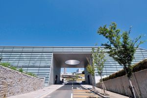 학교법인 창지 학원은 호텔 오쿠라와의 제휴 및 도쿄 경영 단기 대학을 2025년에 환태평양 대학교 도쿄 캠퍼스(지바현 이치카와시)로 개편하고, 부기 회계 분야에서 실적을 보유하고 있다.