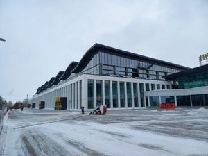 2017년에 완공된 터미널 1에는 현재 카자흐스탄의 국영 항공사인 에어 아스타나가 입주해 있다. (2023년 촬영)