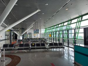 2023년 국내선 터미널(터미널 2) 출발 홀 내부