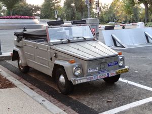 버의 상징적인 1973년형 폭스바겐 씽 앞모습