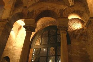 산 비탈레 성당 내부 남쪽 벽면