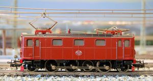 가선을 사용한 전기수집 설명도 (메르클린사, HO게이지)