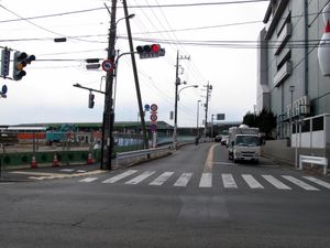 후추 혼마치역 입구 교차점 (사진 왼쪽은 재현 공사 중인 국부 국사 거관)